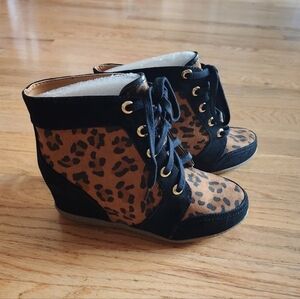 SODA Chettah Print Lace-Up Wedge Ankle Boots size 7 NWOT
